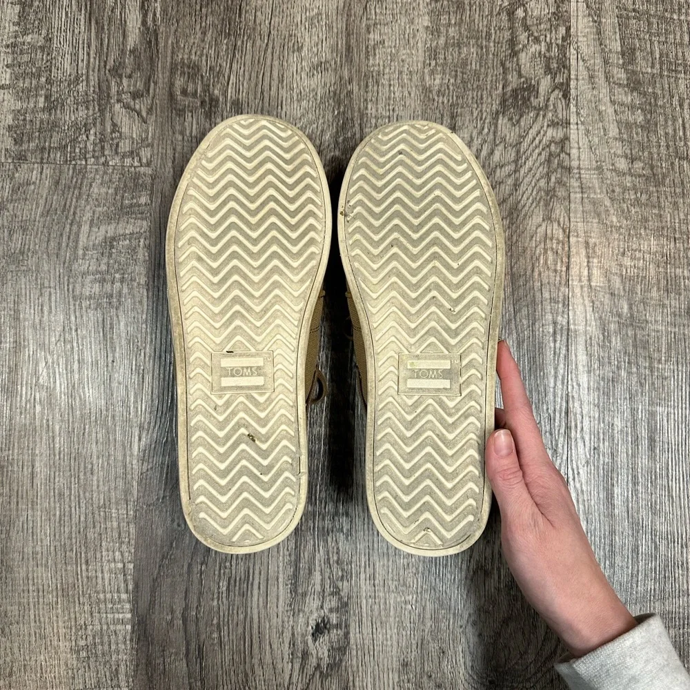 Toms Men’s Canvas Boat Shoes in Tan